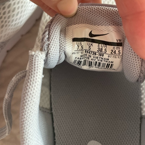 WOMENS NIKE FLEX EXPERIENCE RN 5 SIZE 7.5 - Picture 6 of 6